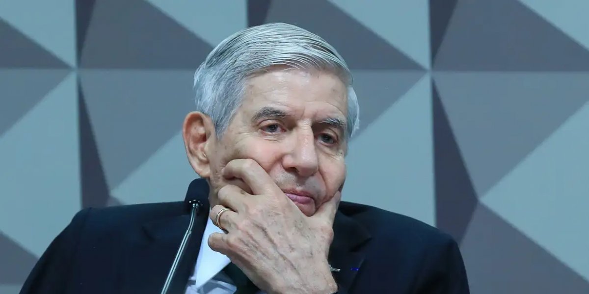 Defesa de Augusto Heleno deve apresentar histórico médico desde 2018, determina Moraes