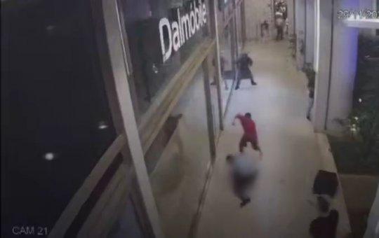 Motorista de carro de luxo é procurado após matar vigilante em shopping depois de bater em baliza