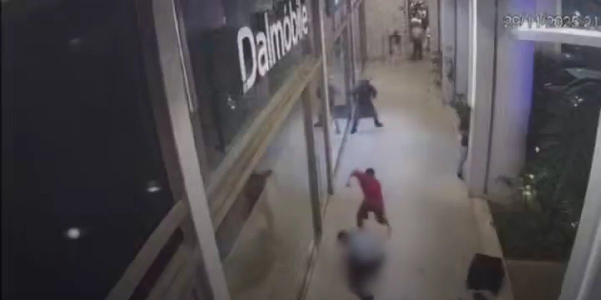 Motorista de carro de luxo é procurado após matar vigilante em shopping depois de bater em baliza