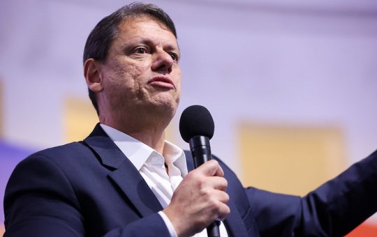 Tarcísio lidera todos os cenários para reeleição ao governo de SP em 2026, aponta pesquisa
