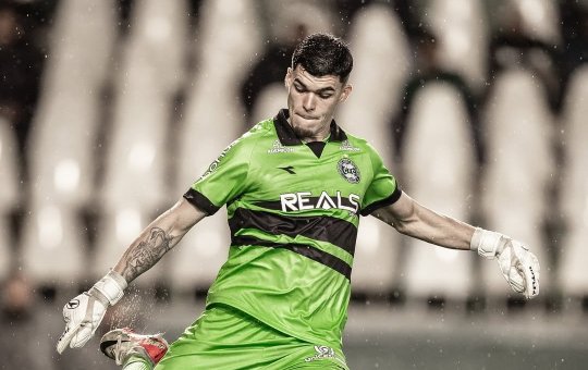 Bahia analisa jovem goleiro campeão da série B para 2026