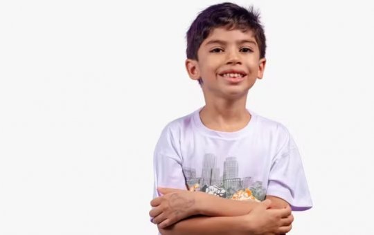 Pai de menino que recebeu alta dose de adrenalina revela: "Médica só ficava no celular"