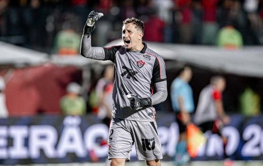 Sem citar diretamente, Thiago Couto revela que está feliz e quer permanecer no Vitória