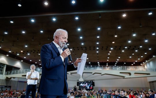 'Vagabundo que bate em mulher não precisa votar em mim', diz Lula