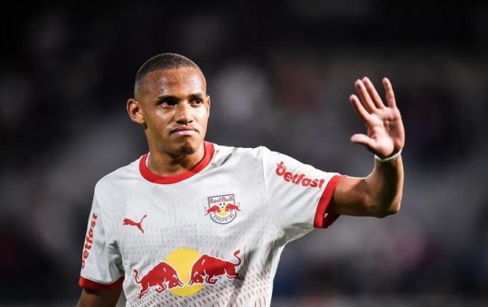 Jogador do RB Bragantino projeta jogo contra o Vitória: 'Amassar eles ainda mais lá para baixo'