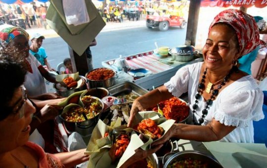 Uma das baianas de acarajé mais famosas de Salvador irá ganhar estátua na cidade