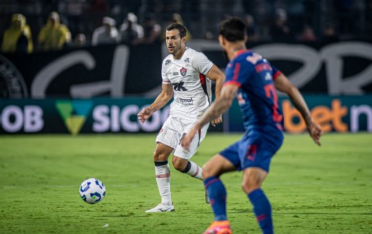 Após sequência invicta, Vitória é goleado pelo Bragantino e volta para a zona de rebaixamento
