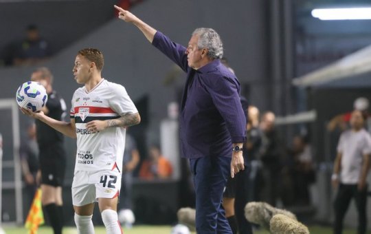 Abel Braga se pronuncia após fala homofóbica e aponta: "Quem perder um filho não é homofóbico"