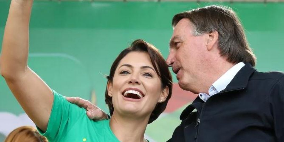 “Coma a comidinha que eu faço”: Michelle envia recado carinhoso a Bolsonaro