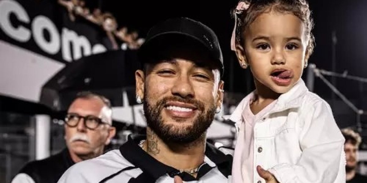Fofura! Mavie comemora e celebra gols do pai, Neymar