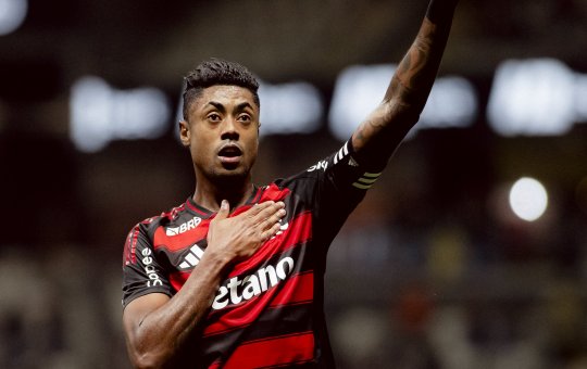 Defesa de Bruno Henrique, atacante do Flamengo, se pronuncia após acusação de estelionato