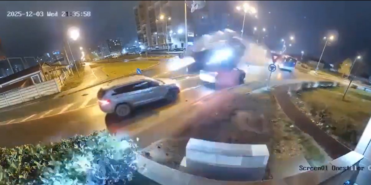 Após a batida, o carro passou por cima de outros veículos que estavam no local