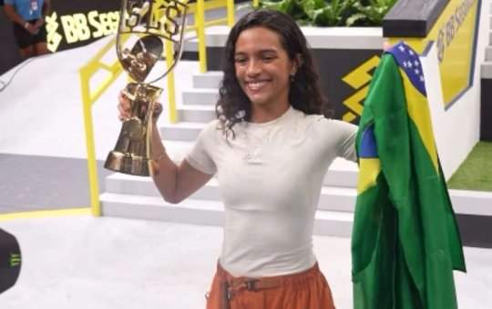 Rayssa Leal faz história e conquista tetracampeonato mundial de skate street
