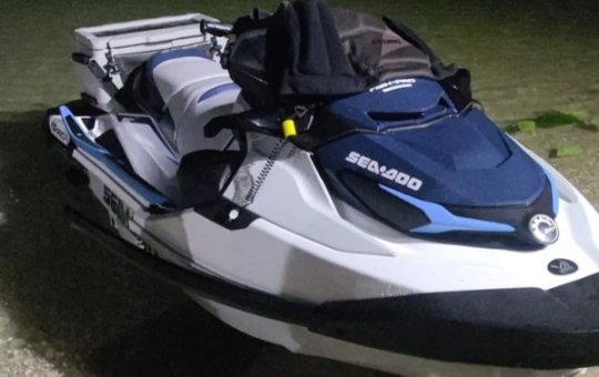 Empresário morre e mulher fica ferida após colisão entre jet ski e barco na Ribeira