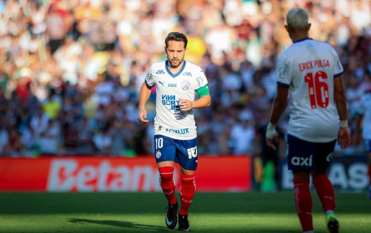 Bahia acerta renovação de contrato com Everton Ribeiro até o fim de 2026