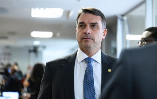 Flávio Bolsonaro se defende e afirma que candidatura ao Planalto é 'irreversível'