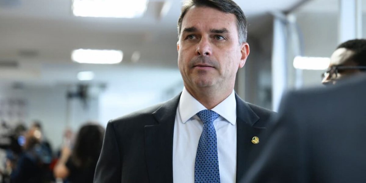 Flávio Bolsonaro se defende e afirma que candidatura ao Planalto é 'irreversível'