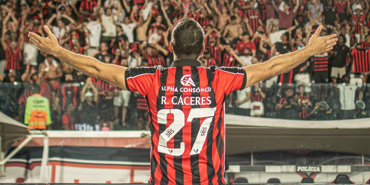 Vitória se despede oficialmente de atleta por meio das redes sociais