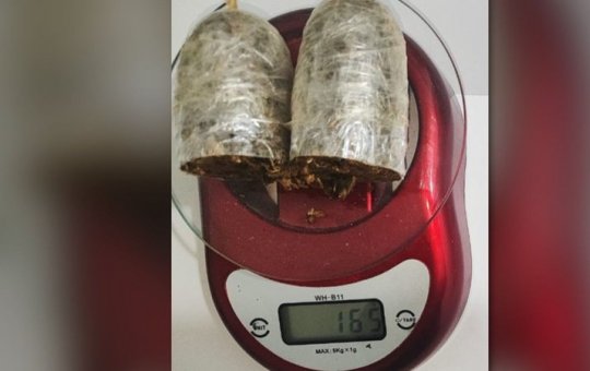 Mulher é flagrada tentando levar droga para dentro do presídio de Eunápolis