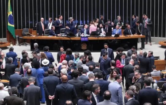 Veja como votaram os deputados baianos no PL da Dosimetria aprovado pela Câmara