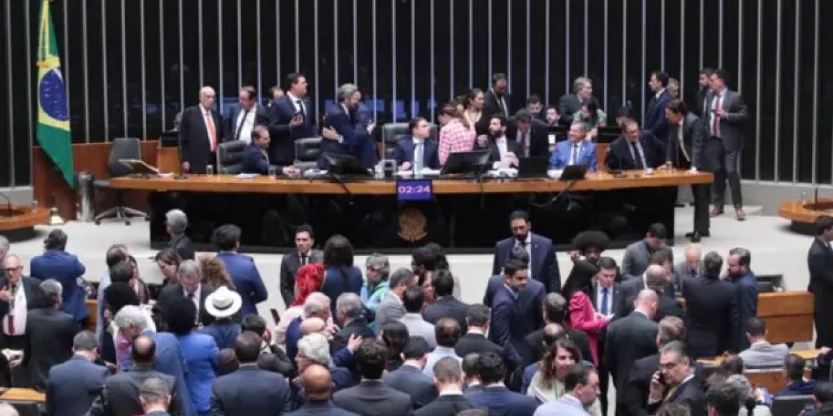 Veja como votaram os deputados baianos no PL da Dosimetria aprovado pela Câmara