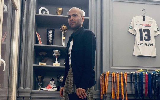 Daniel Alves afirma ser vítima de fraude imobiliária de R$ 22 milhões; entenda