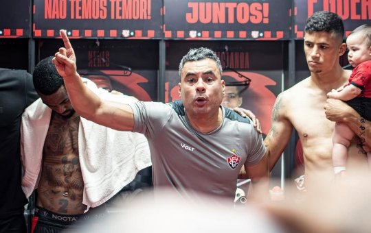 Ele fica! Depois de boa campanha contra o rebaixamento, Vitória anuncia renovação de Jair Ventura   