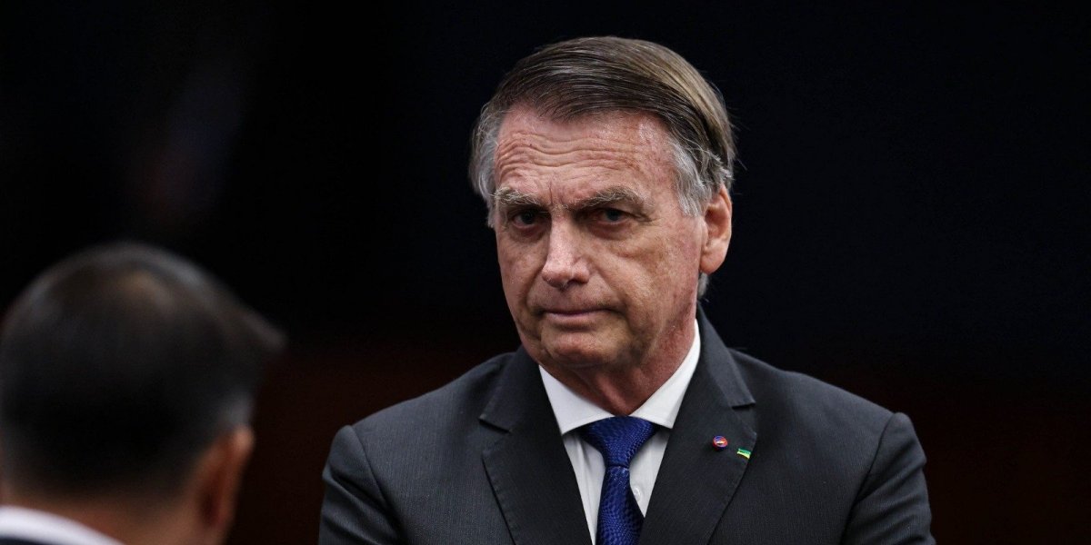 Defesa pede ao STF aval para Bolsonaro passar por cirurgia e para prisão domiciliar humanitária