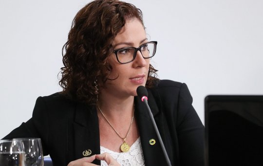 CCJ aprova relatório que pede cassação de Zambelli e caso vai ao plenário