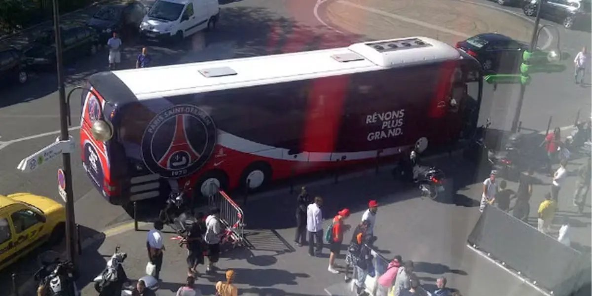 Após jogo pela Champions League, ônibus do Paris Saint-Germain é alvo de ataque