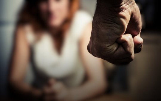 Conheça os códigos e sinais que podem salvar a vida de mulheres vítimas de violência