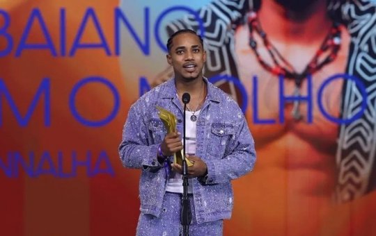 O Kanalha é recebido com festa no Aeroporto de Salvador após conquistar o Prêmio Multishow 2025