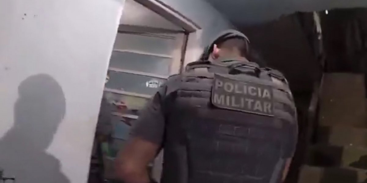 Policiais e bombeiros ficam feridos após mulher em surto provocar explosão dentro de casa