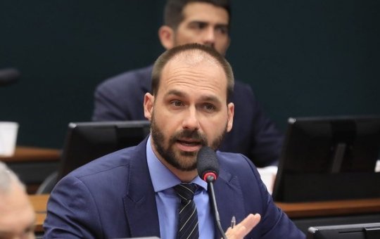 Eduardo Bolsonaro lamenta fim de sanção contra Moraes: 'recebemos com pesar'