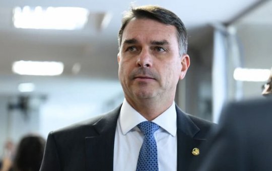 Flávio Bolsonaro comenta retirada da Lei Magnitsky pelos Estados Unidos contra Moraes: “Feliz”