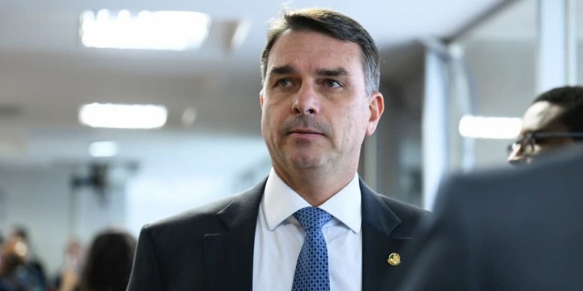 Flávio Bolsonaro comenta retirada da Lei Magnitsky pelos Estados Unidos contra Moraes: “Feliz”