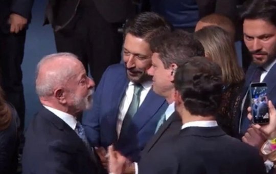 “A culpa é do Tarcísio”, brinca Lula ao comentar apagão em São Paulo