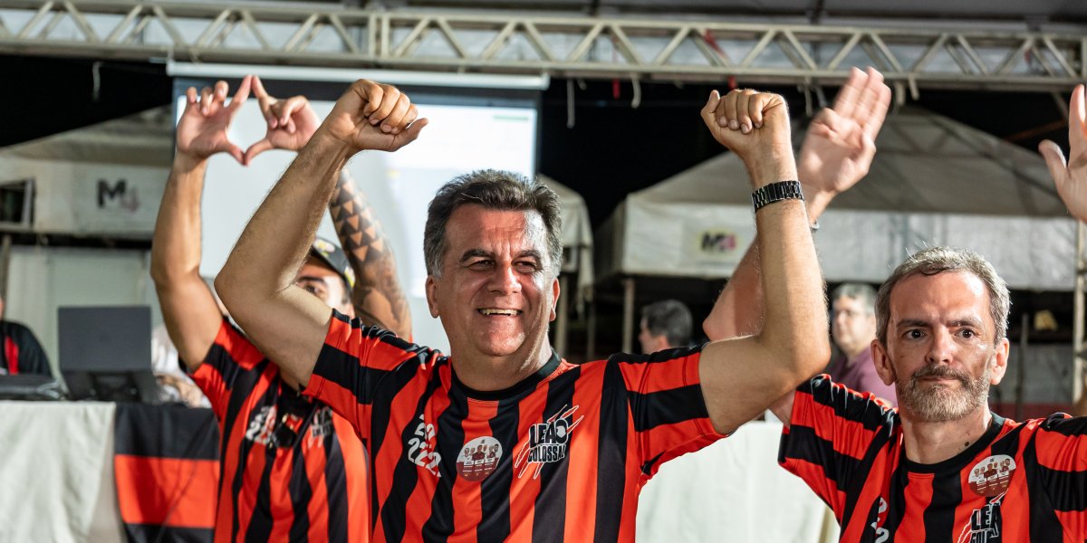 Fábio Mota comemorando sua reeleição