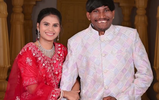 Homem mais "bonito" da Índia choca a web ao cuspir no rosto da nova esposa