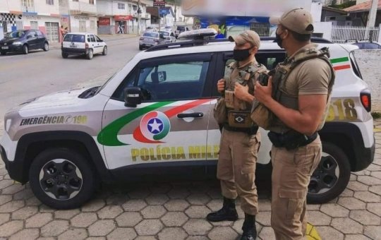 Turista é flagrado gravando mulher na Praia do Campeche e causa revolta