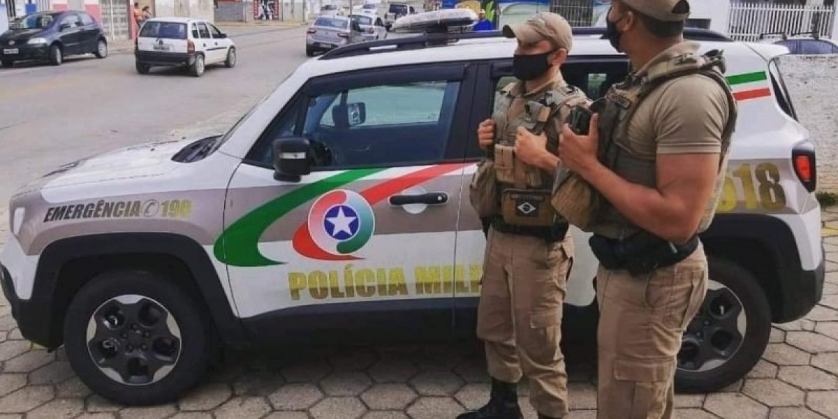Turista é flagrado gravando mulher na Praia do Campeche e causa revolta