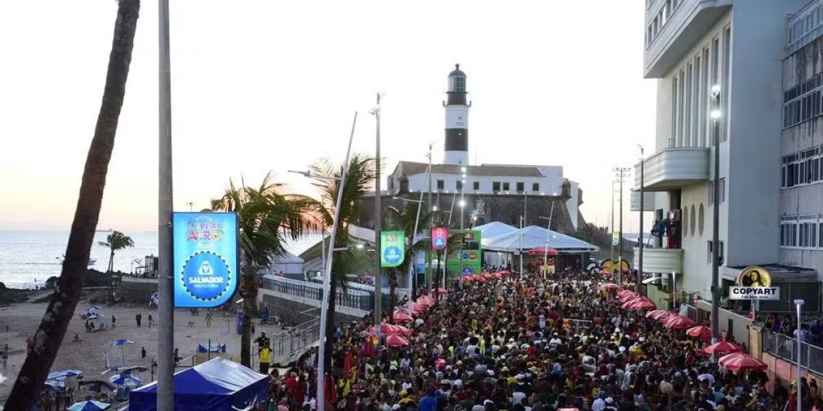 Homens são presos por meio de reconhecimento facial durante passagem dos trios na Barra