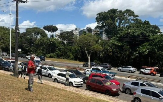 Trabalhadores de telecomunicações protestam em Salvador após mortes no Alto do Cabrito