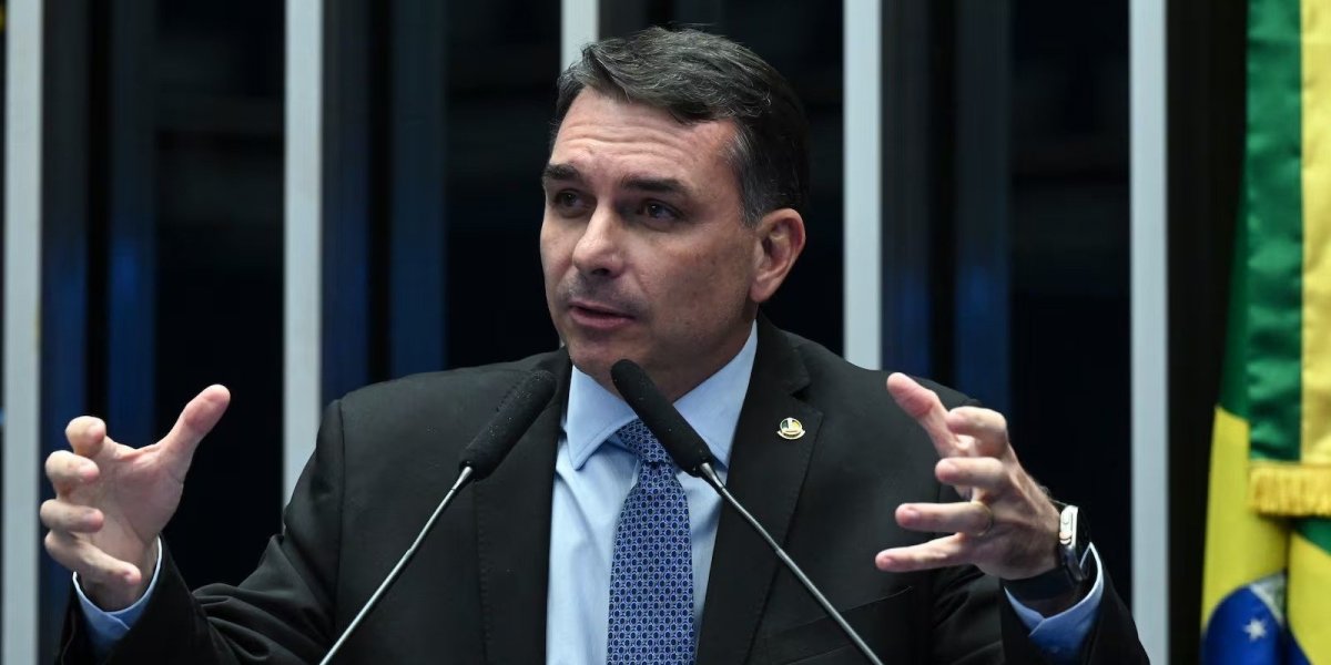 Flávio Bolsonaro comenta aprovação do PL da Dosimetria: “Primeiro degrau”