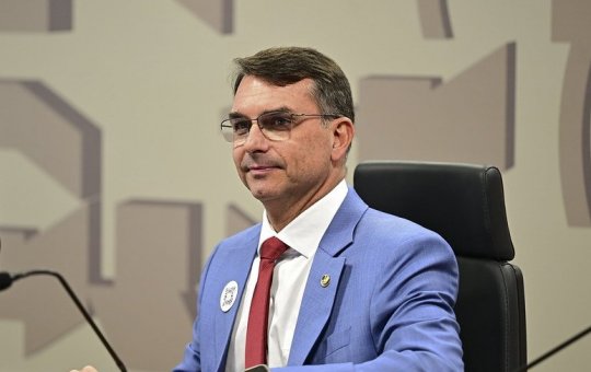 Flávio Bolsonaro se pronuncia após Eduardo Bolsonaro e Ramagem serem cassados: 'perseguidos Políticos'