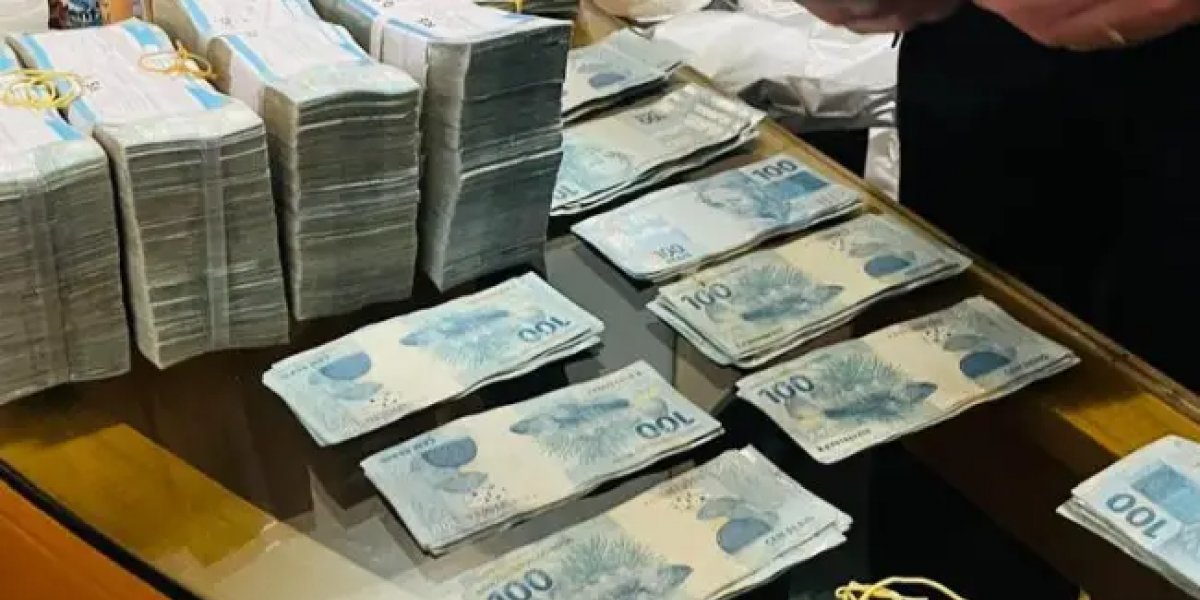 PF apreende mais de R$ 400 mil em dinheiro vivo em operação contra deputados do PL