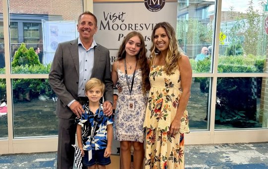 Ex-piloto da Nascar e sua família falecem após queda de avião nos EUA