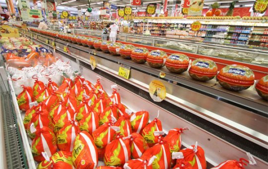 Ceia de Natal mais cara: preços dos alimentos sobem e consumidores buscam alternativas para economizar