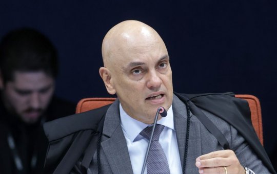 Moraes autoriza cirurgia de Bolsonaro, mas mantém prisão em regime fechado