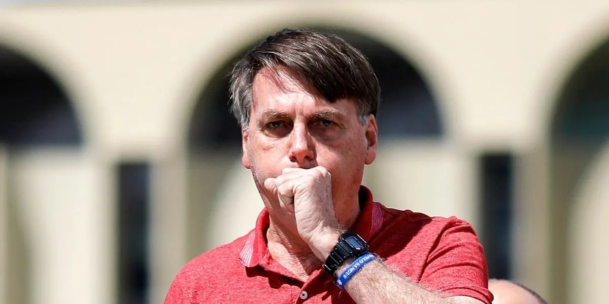 Segundo laudo da Polícia Federal, Bolsonaro convive com até 40 soluços por minuto